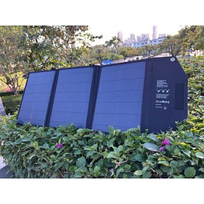 Temps de charge de 6 à 8 heures Portemanteau de camping pliable Chargeur solaire avec panneau solaire en silicium monocristallin