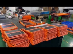 Chargeur de panneau solaire portable pliable imperméable à l'eau de 100W IP65 pour les voyages