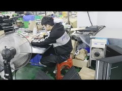 Taille pliée 56,5 * 60,2 * 40 mm Sac de chargement à énergie solaire portable avec 2 panneaux